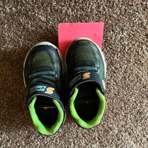 Toddler size 5 Skechers light up shoes